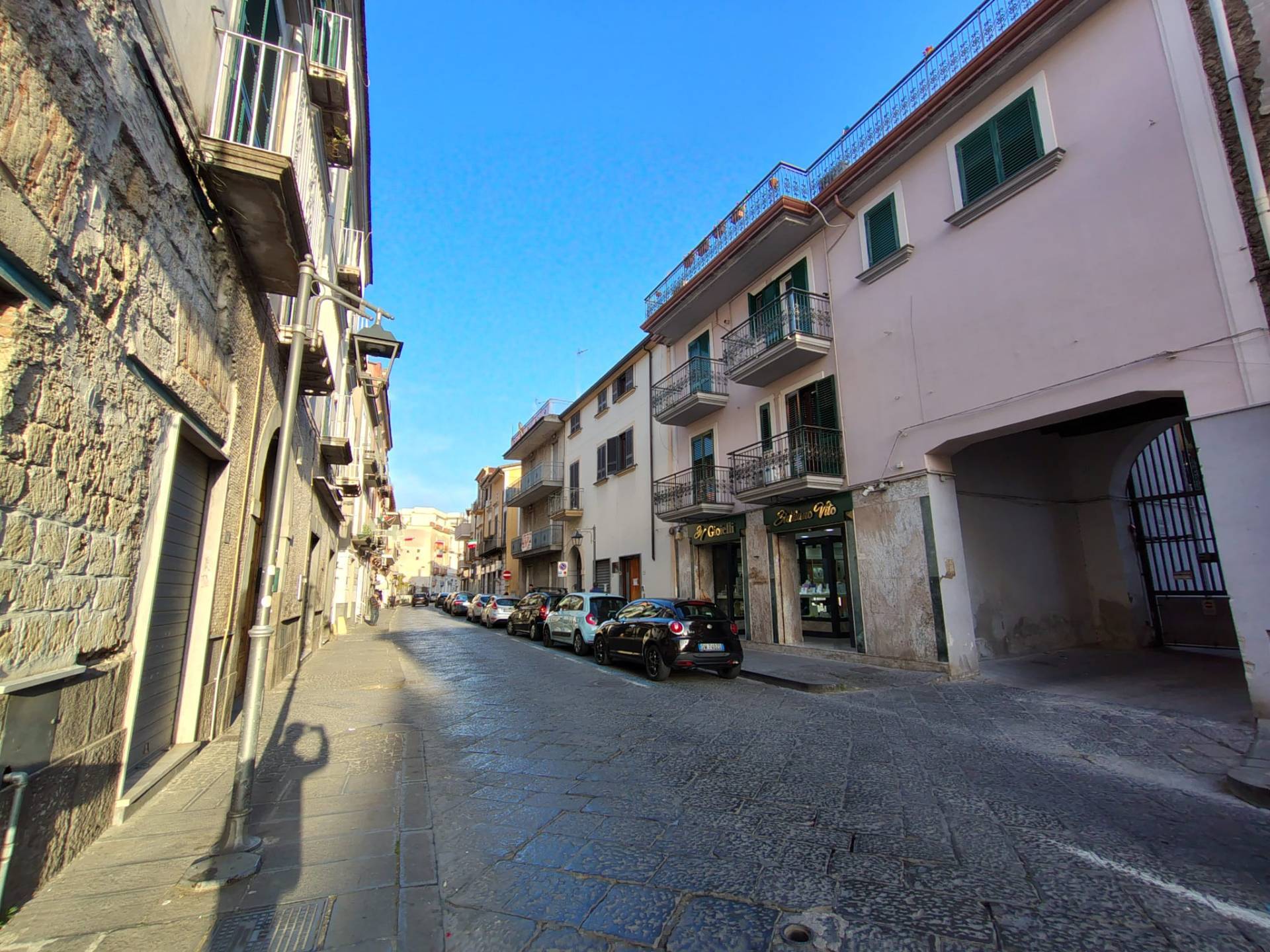 Locale commerciale in vendita a Pomigliano d'Arco