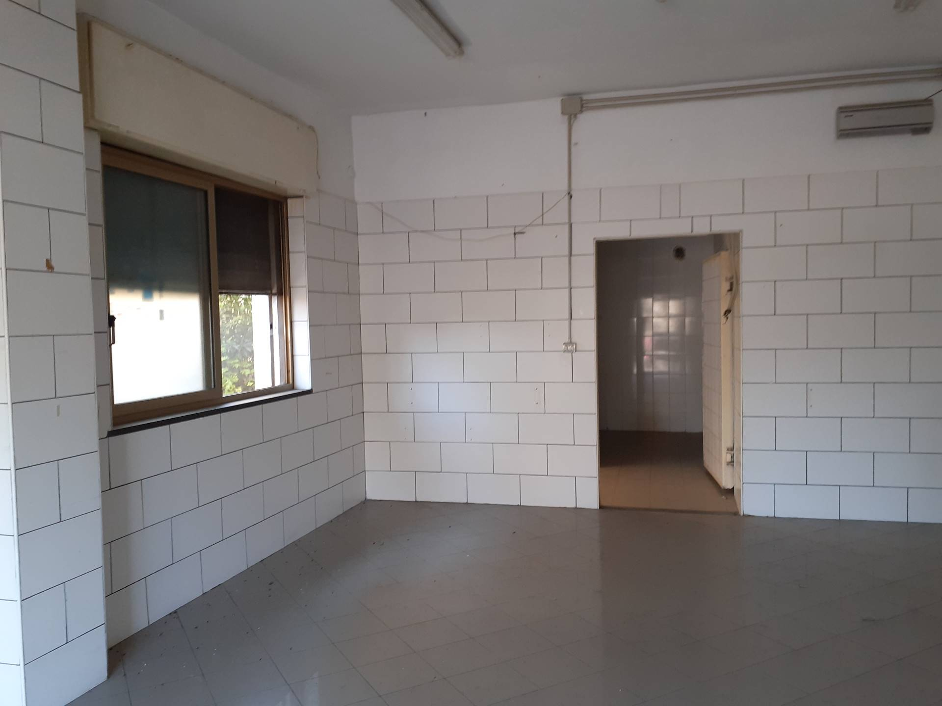 Negozio in vendita a Marigliano