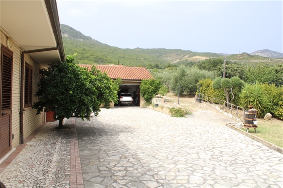 Casa indipendente con giardino in contrada madonna della croce 9, Castiglione a Casauria