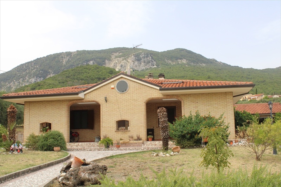 Casa indipendente con giardino in contrada madonna della croce 9, Castiglione a Casauria