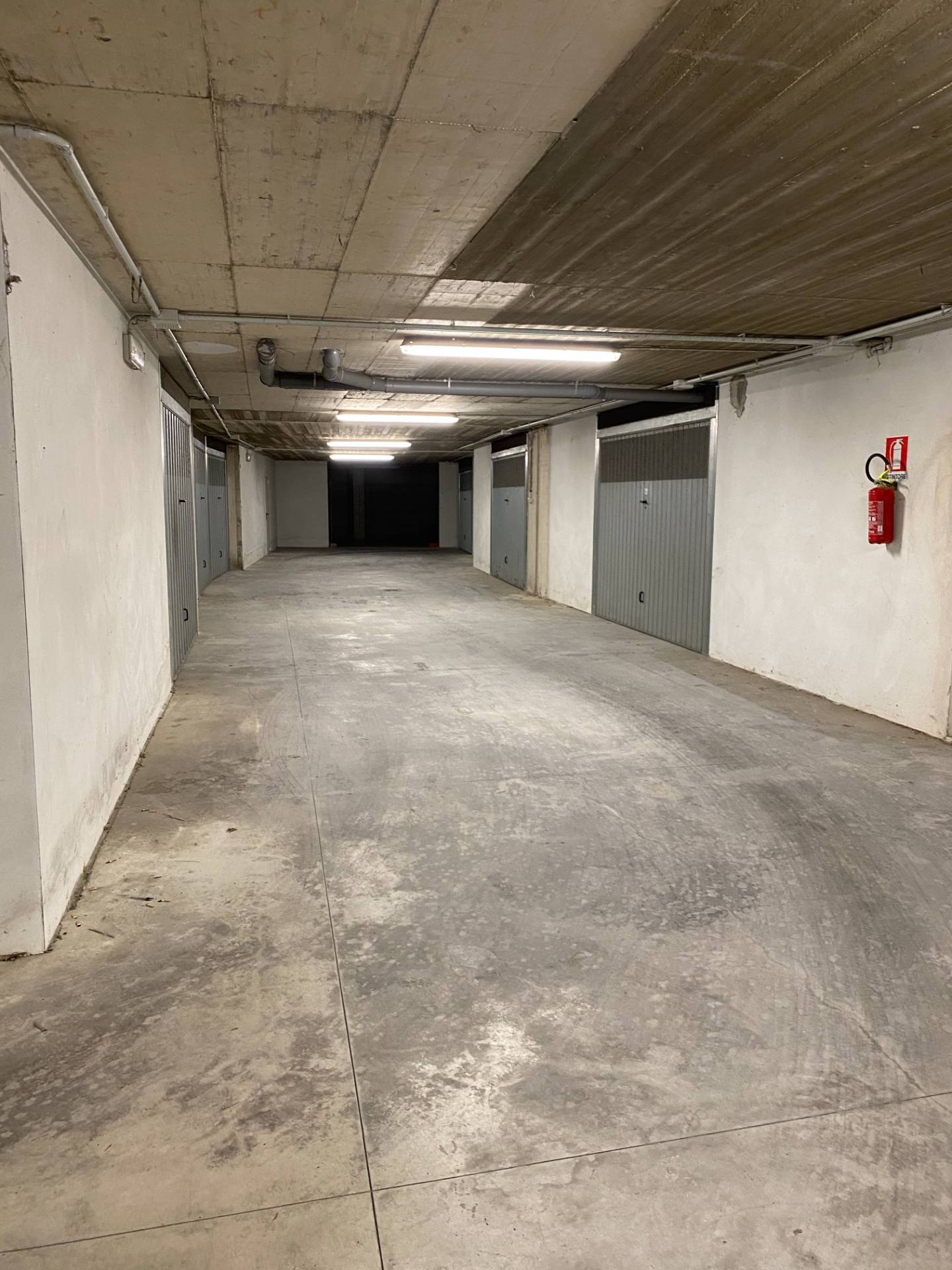 Box o garage in vendita a Magliano di Tenna