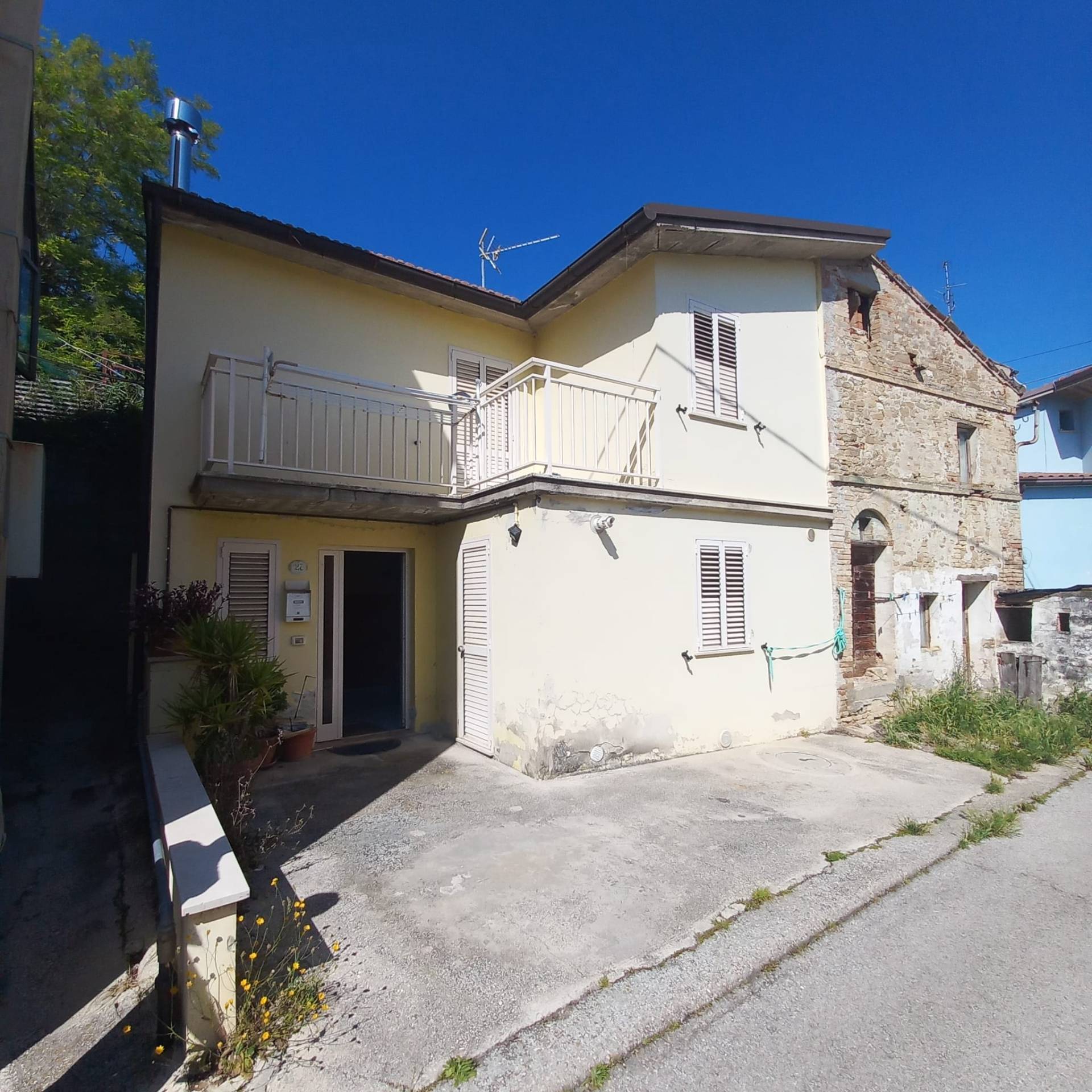 Casa associata in vendita a Montegiorgio, Monteverde