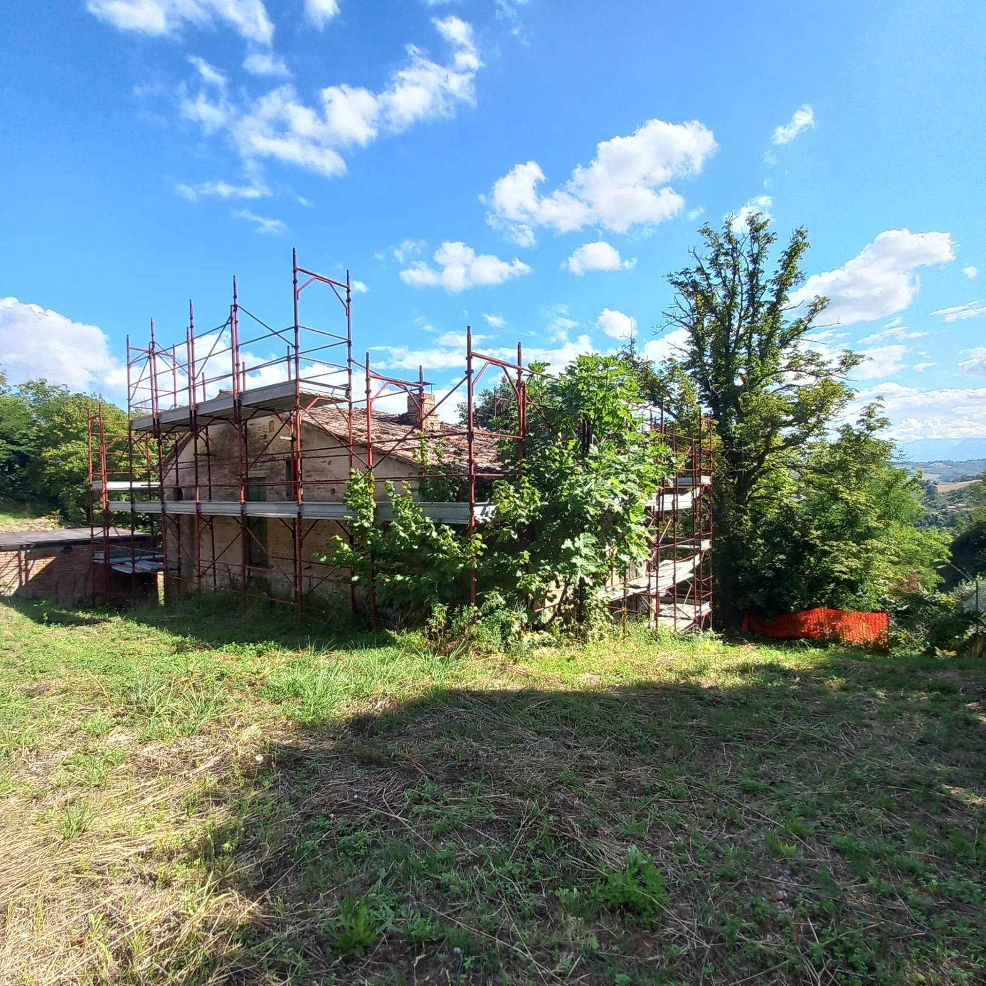 Casa Colonica in vendita a Sant'Angelo in Pontano