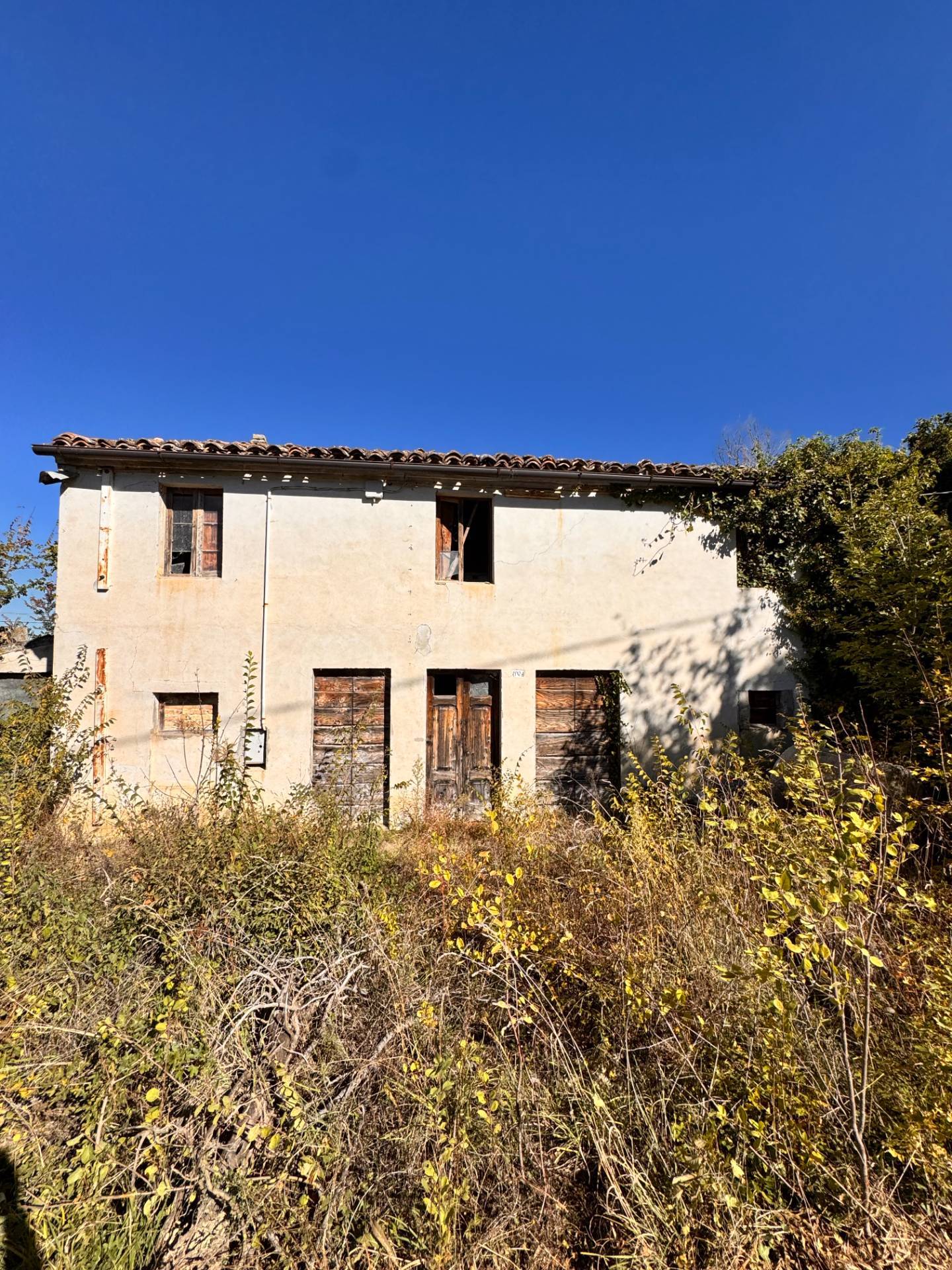Casolare e Terreno in vendita a Montegiorgio