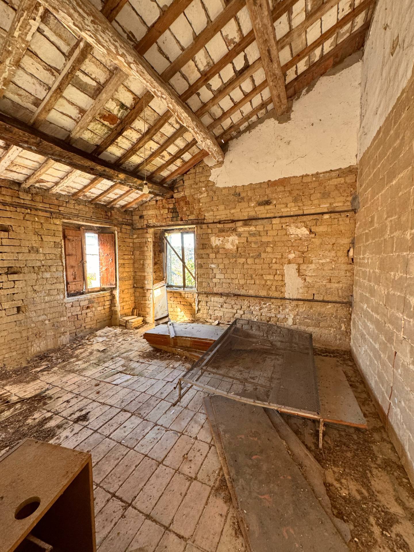 Casolare e Terreno in vendita a Montegiorgio