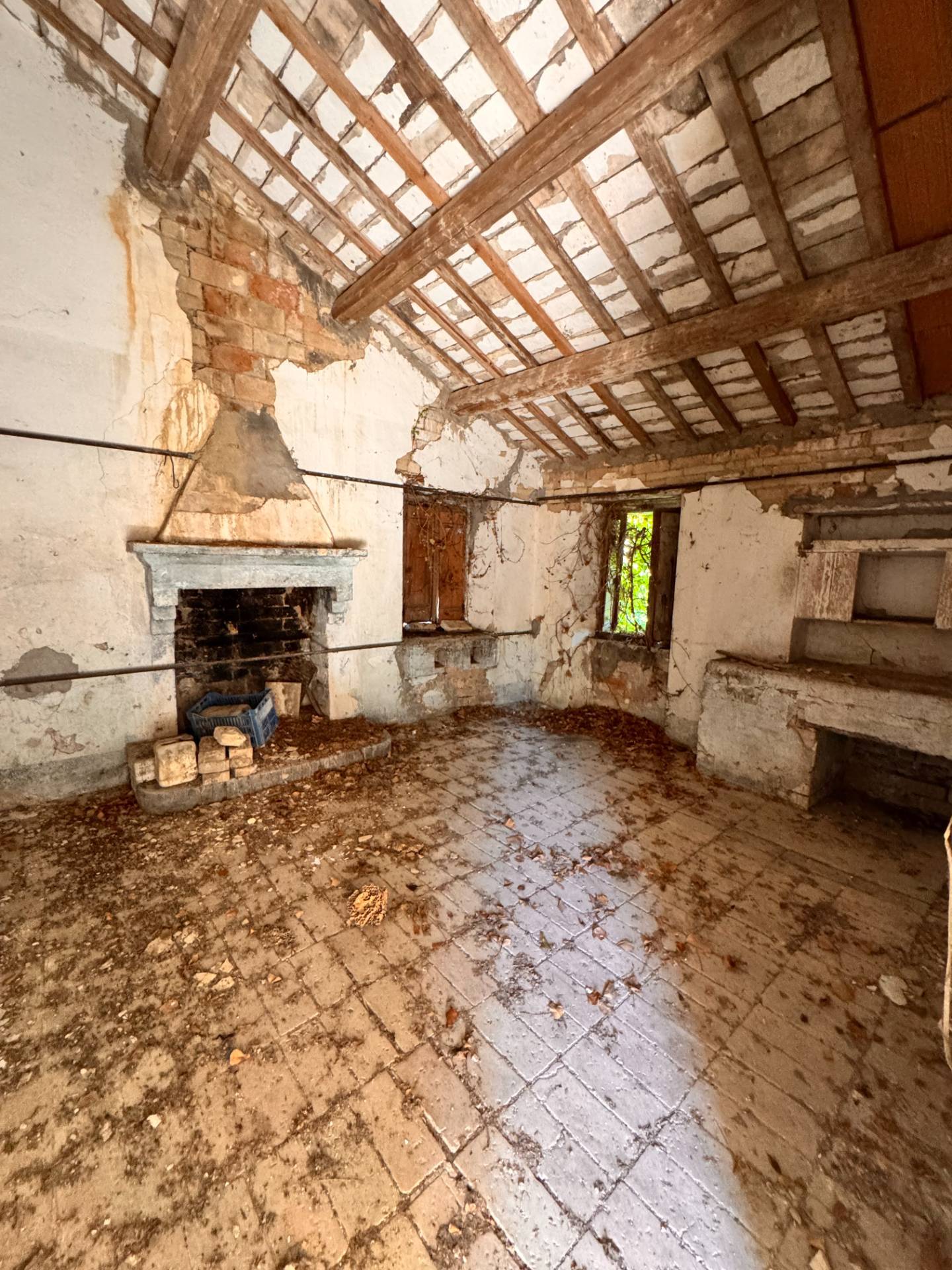 Casolare e Terreno in vendita a Montegiorgio