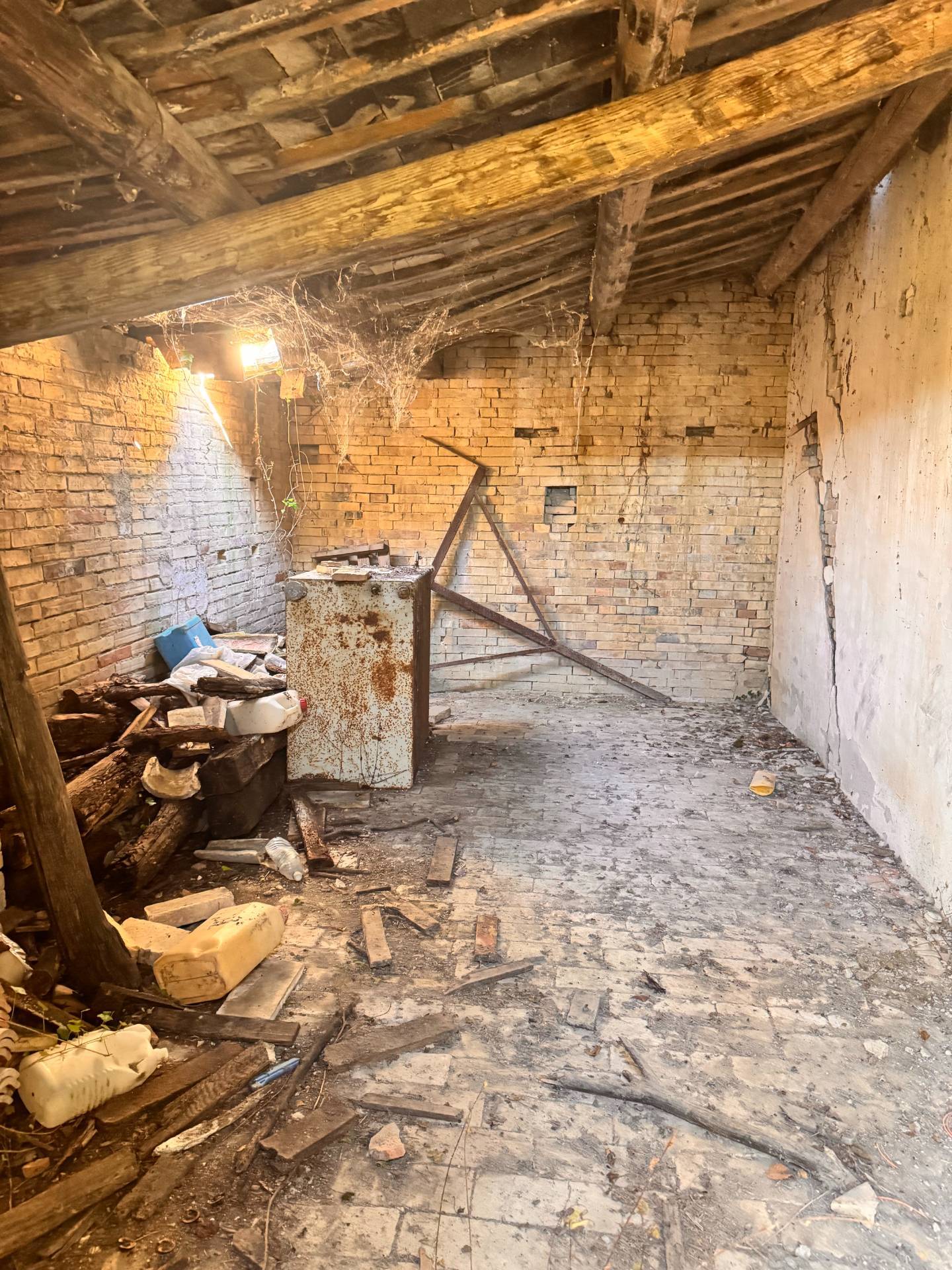 Casolare e Terreno in vendita a Montegiorgio