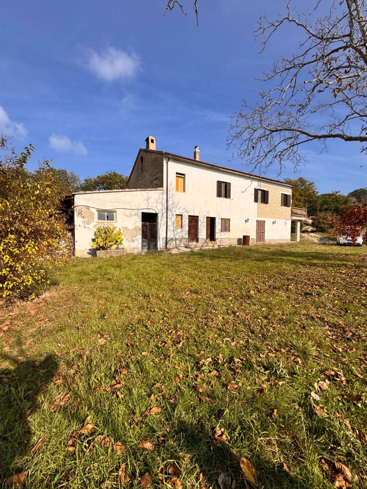 Casolare e Terreno in vendita a Montegiorgio
