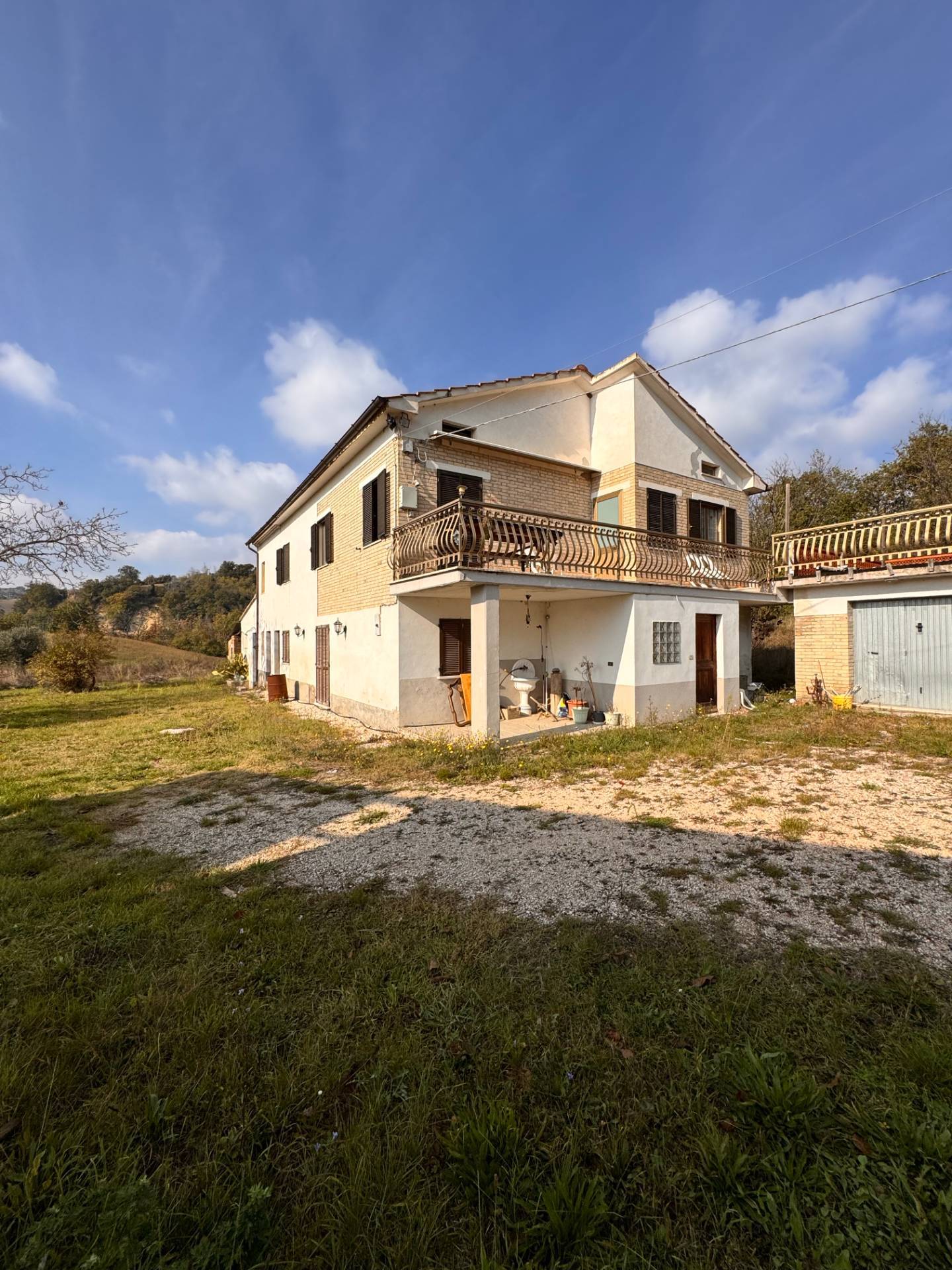 Casolare e Terreno in vendita a Montegiorgio