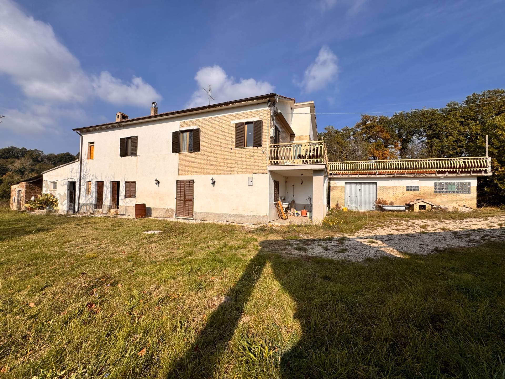 Casolare e Terreno in vendita a Montegiorgio