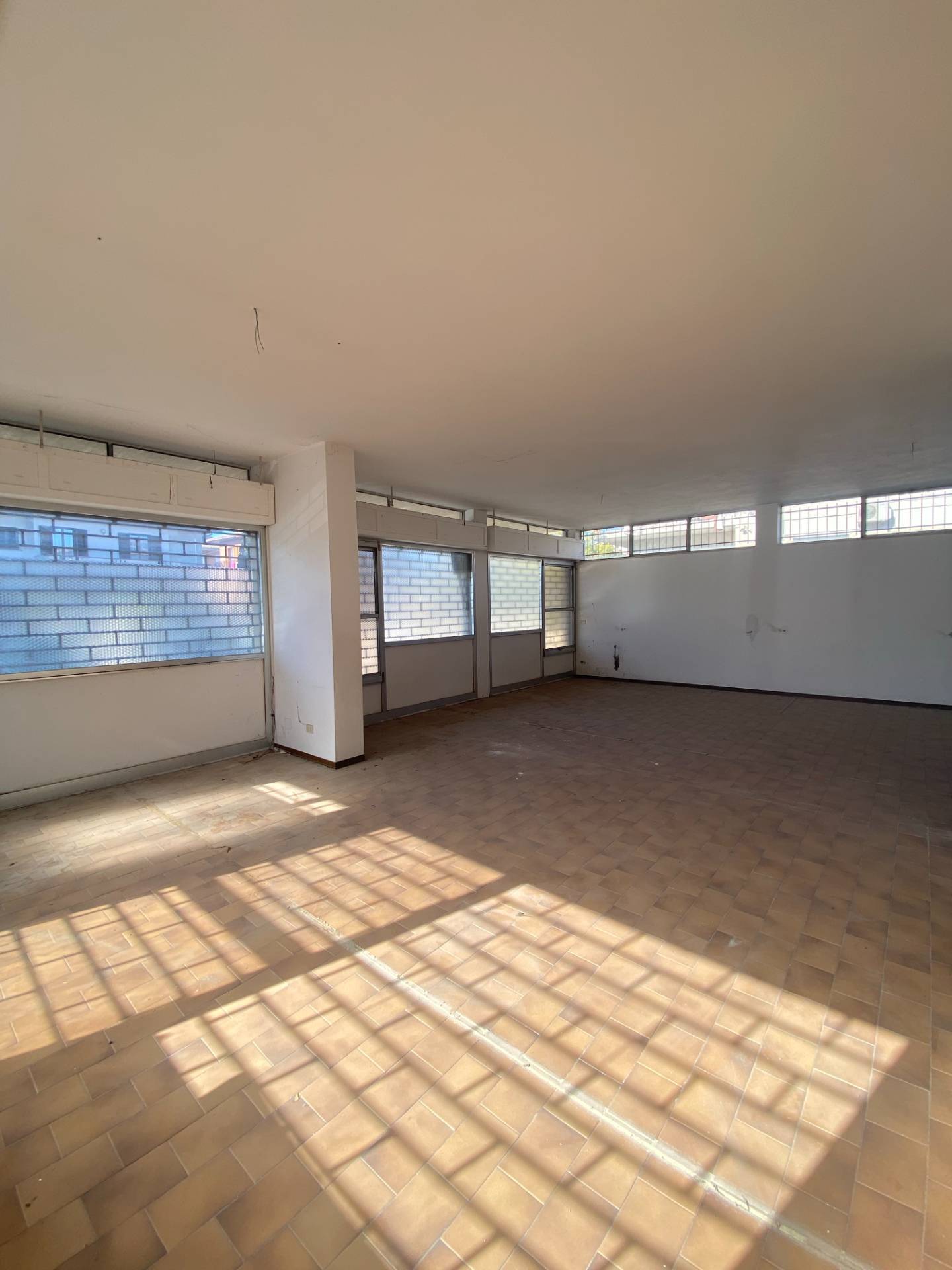 LOCALE COMMERCIALE / NEGOZIO in affitto a Montegiorgio, Piane di Montegiorgio