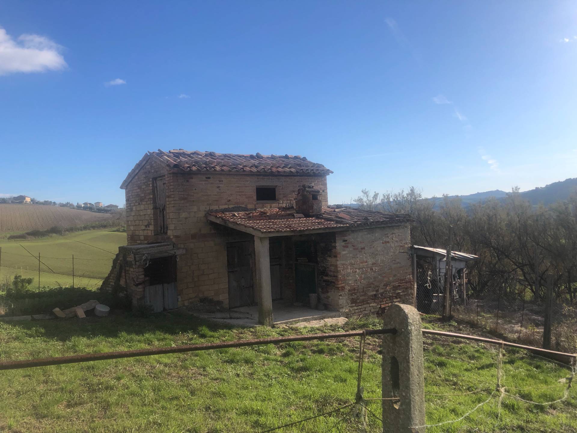 Casa Colonica in vendita a Loro Piceno