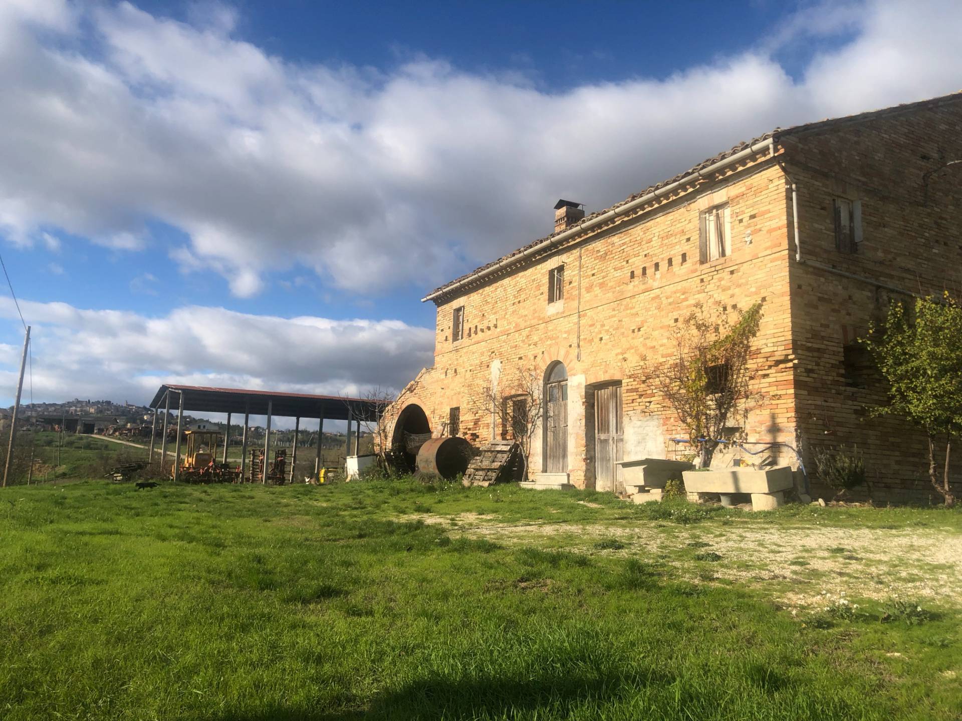 Casa Colonica in vendita a Loro Piceno