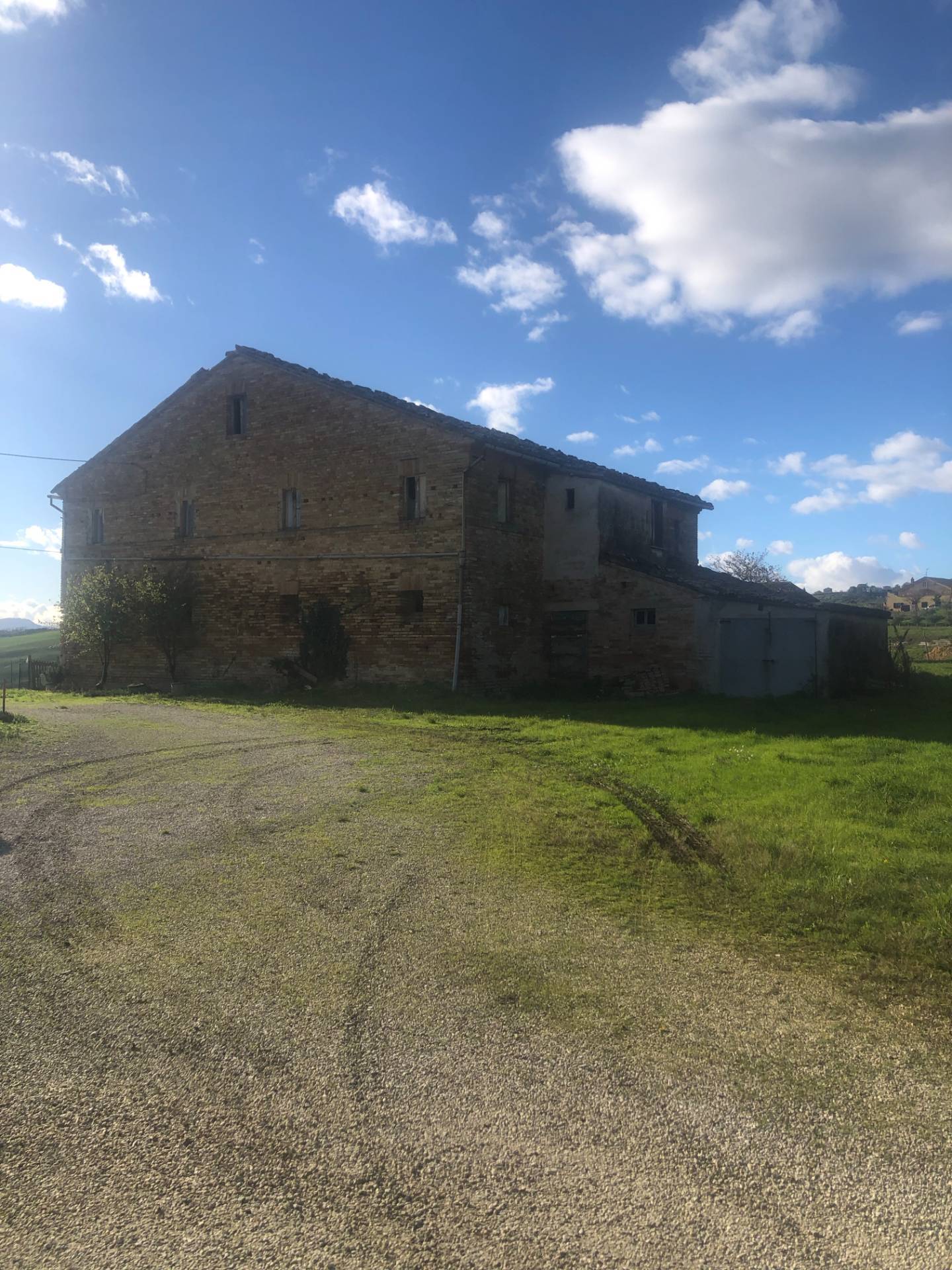 Casa Colonica in vendita a Loro Piceno