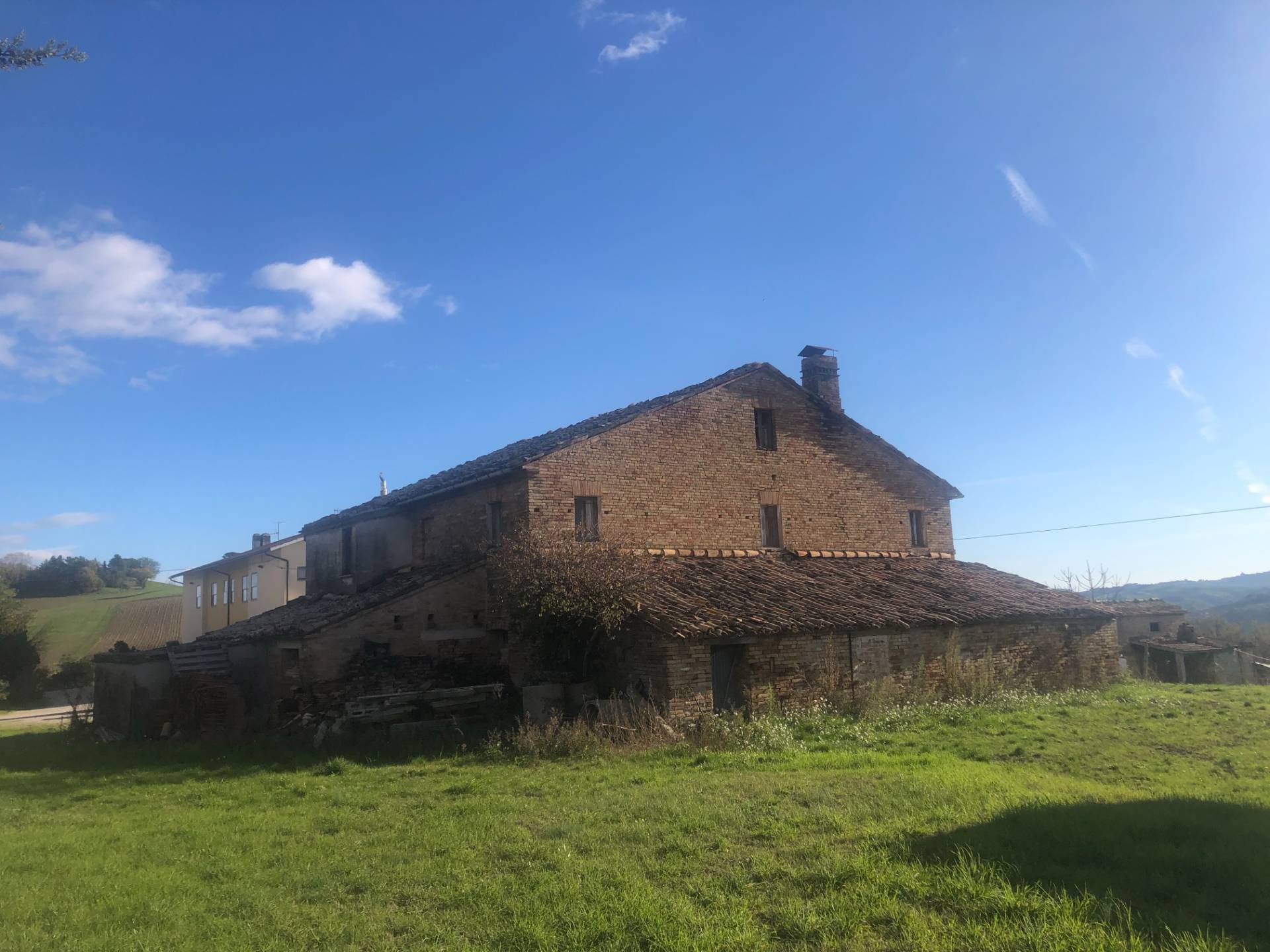 Casa Colonica in vendita a Loro Piceno