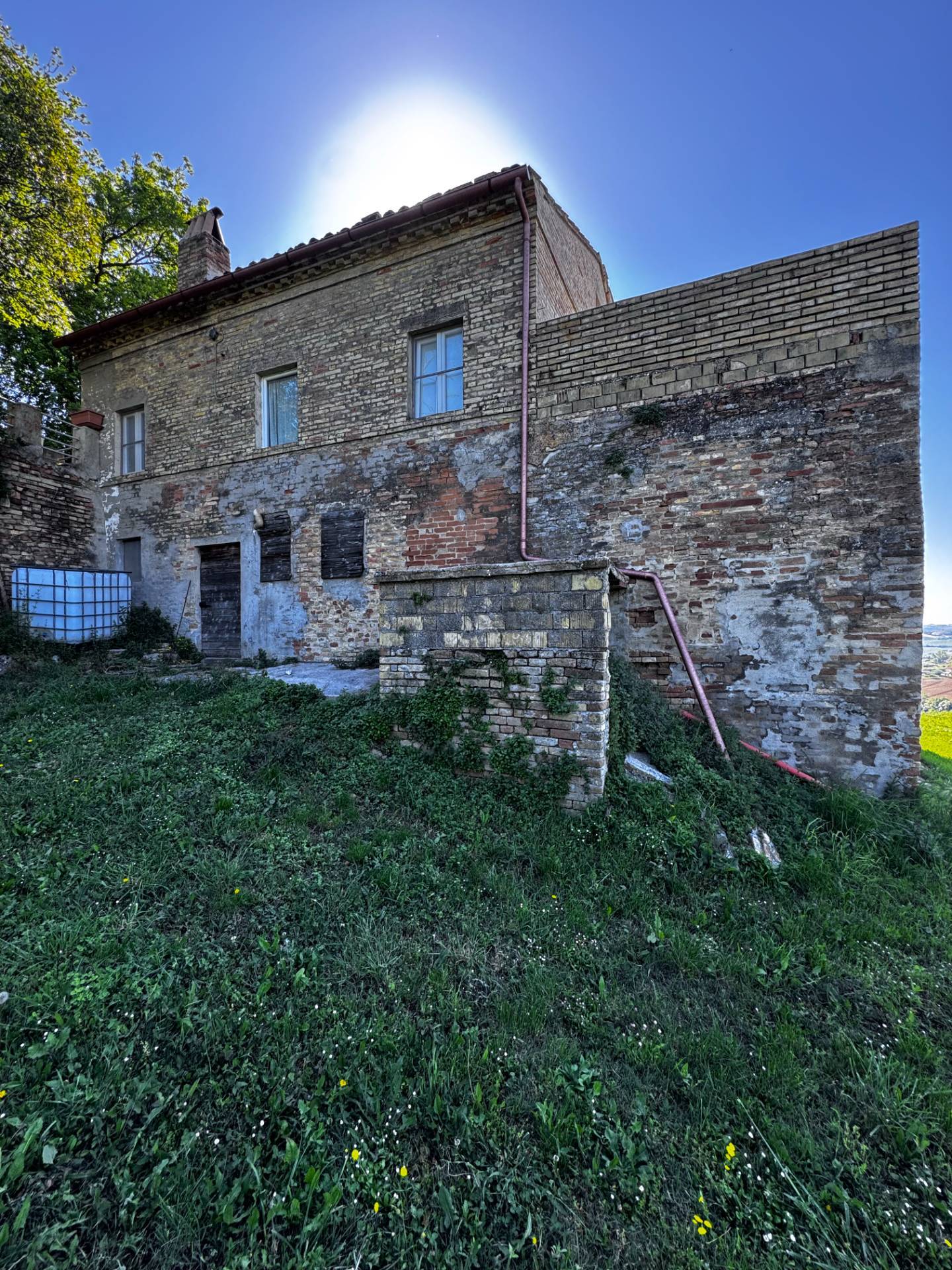 Casolare e Terreno in vendita a Montegiorgio