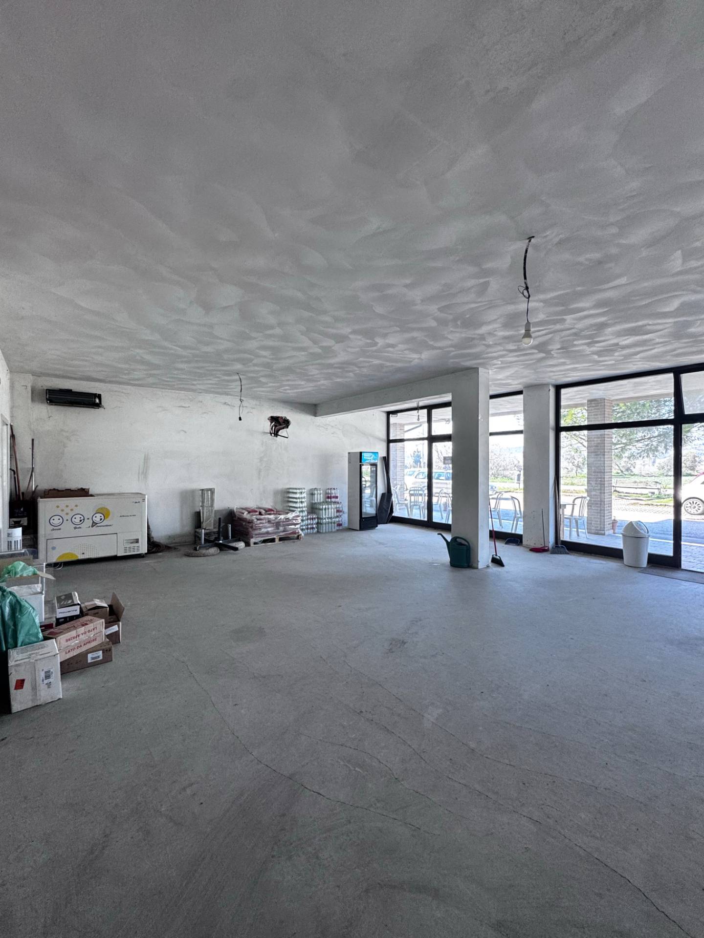 Locale commerciale in affitto a Grottazzolina