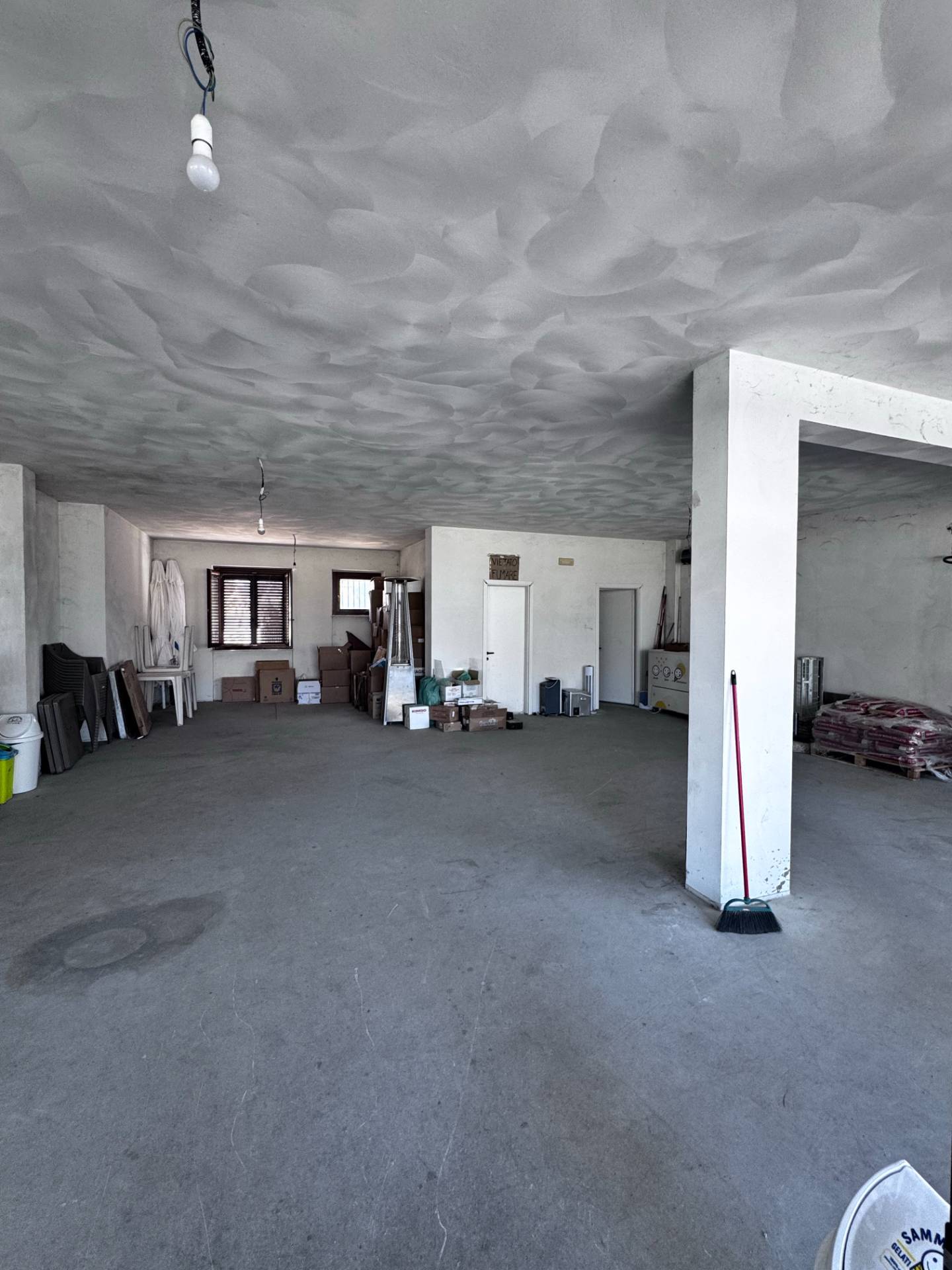 Locale commerciale in affitto a Grottazzolina