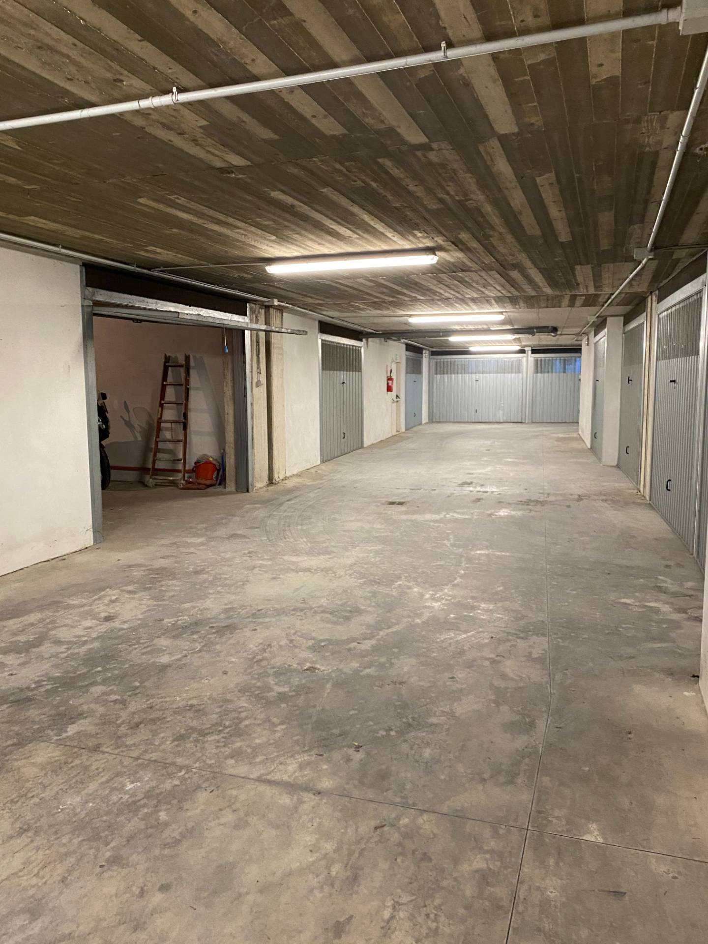 Box o garage in vendita a Magliano di Tenna