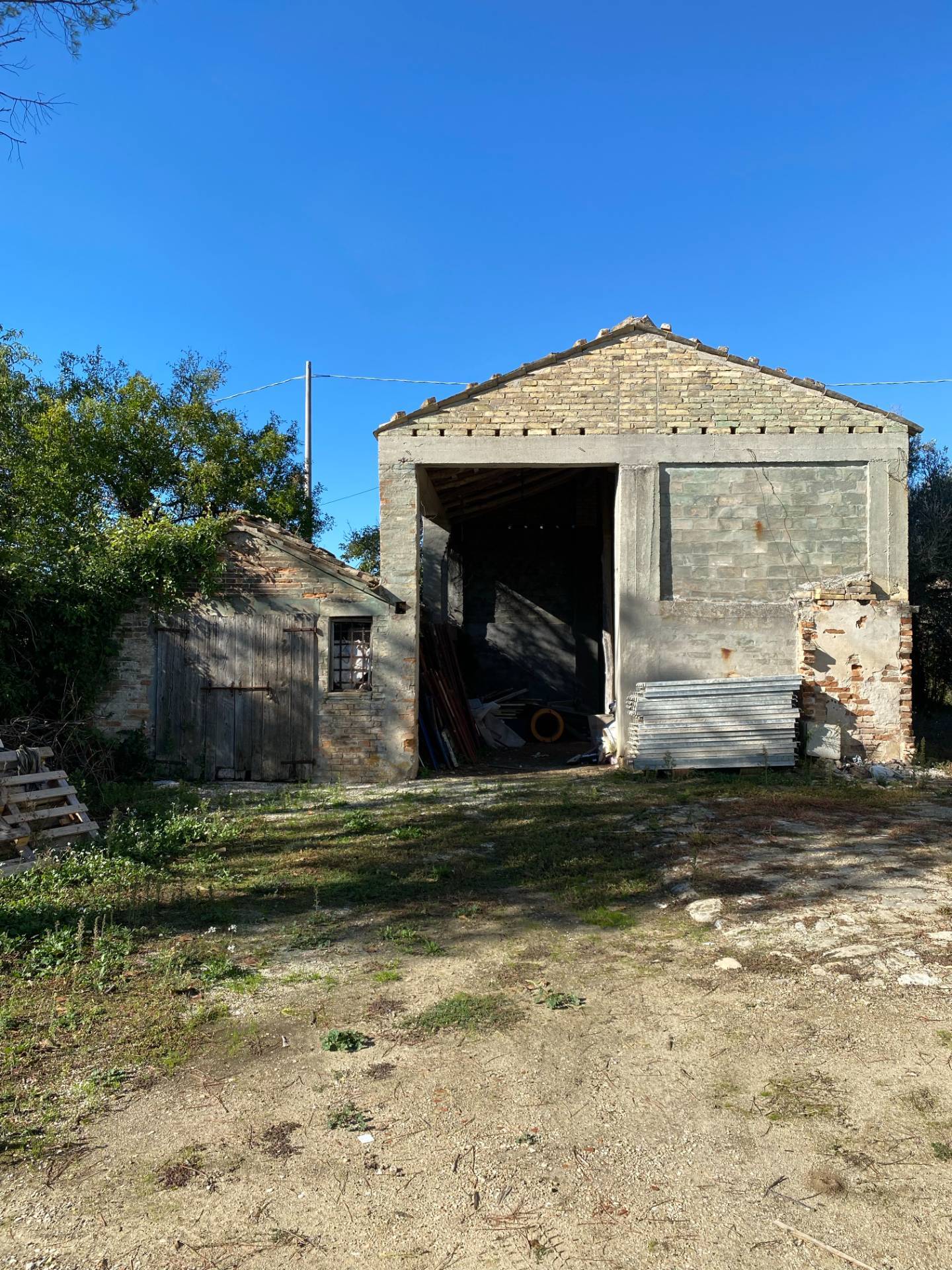 Casolare e Terreno in vendita a Montegiorgio