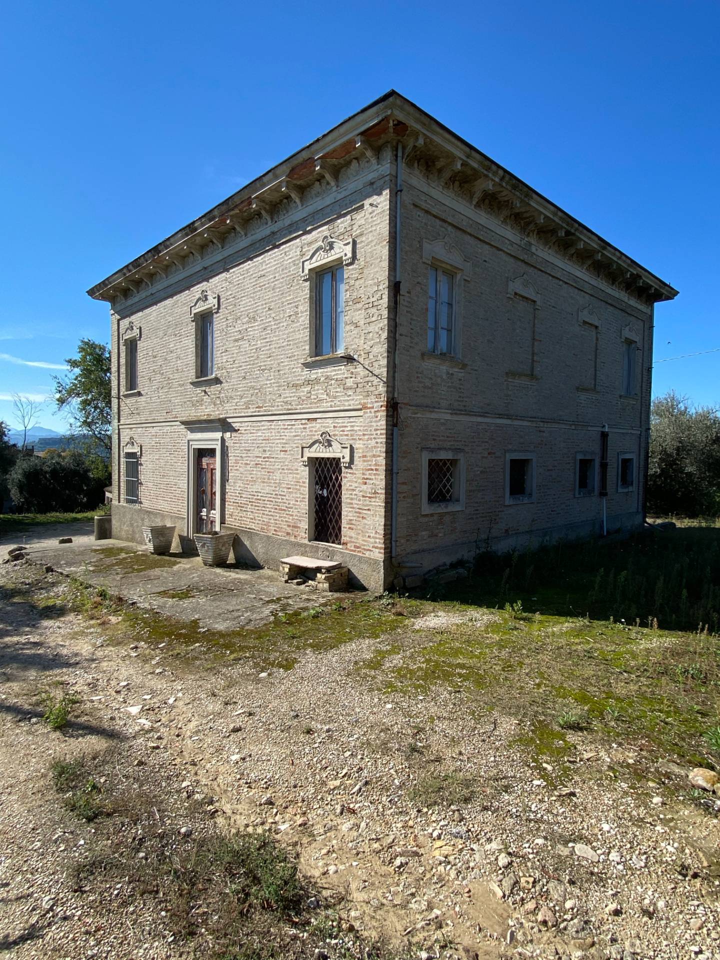 Casolare e Terreno in vendita a Montegiorgio