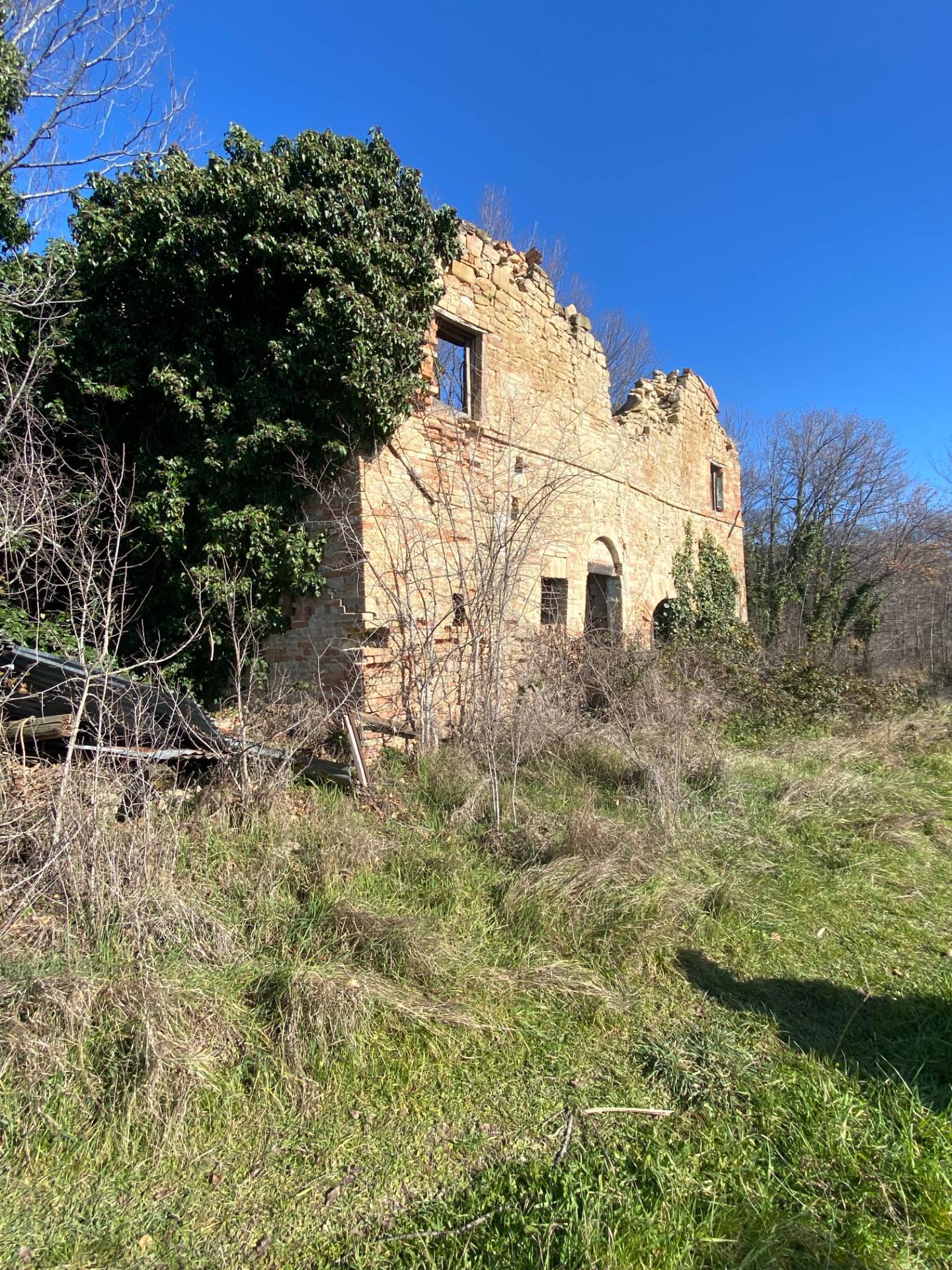Casolare e Terreno in vendita a Montegiorgio, Monteverde