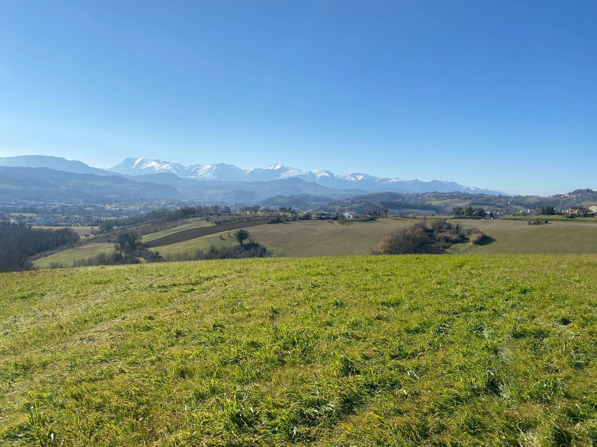 Casolare e Terreno in vendita a Montegiorgio, Monteverde