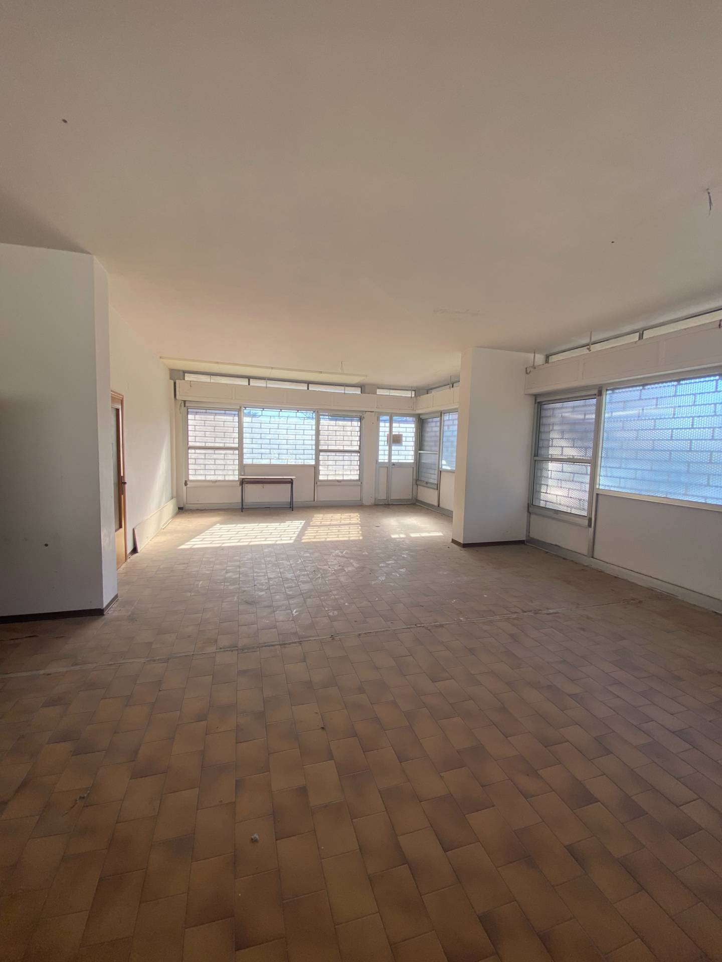 LOCALE COMMERCIALE / NEGOZIO in affitto a Montegiorgio, Piane di Montegiorgio