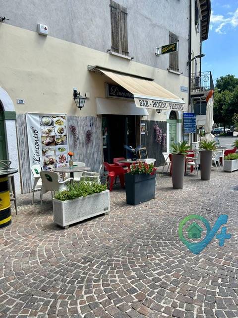 Bar caffetteria in vendita a Solferino