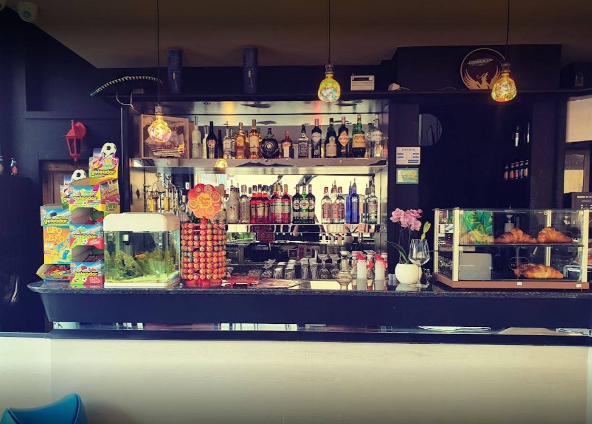 Bar in vendita a Legnano, Centro