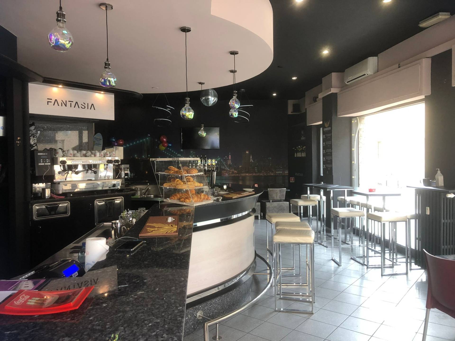 Bar in vendita a Legnano, Centro