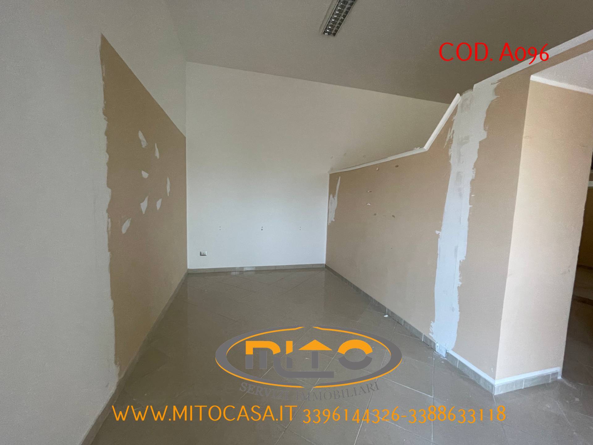 Locale commerciale in affitto a Telese Terme