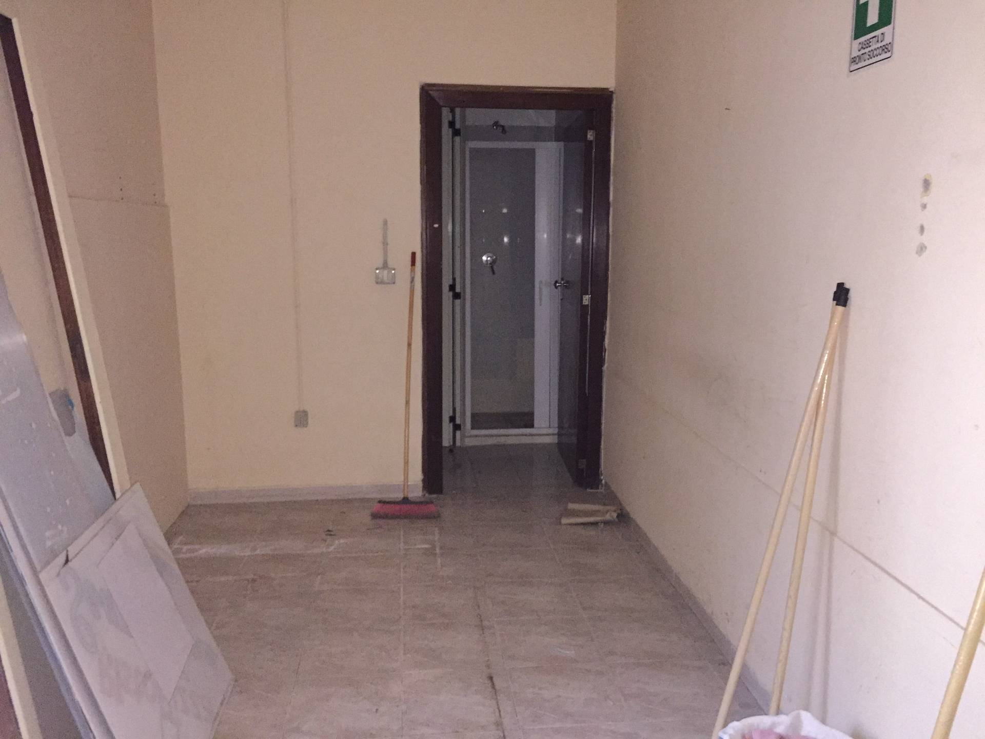 Locale commerciale in affitto a Telese Terme