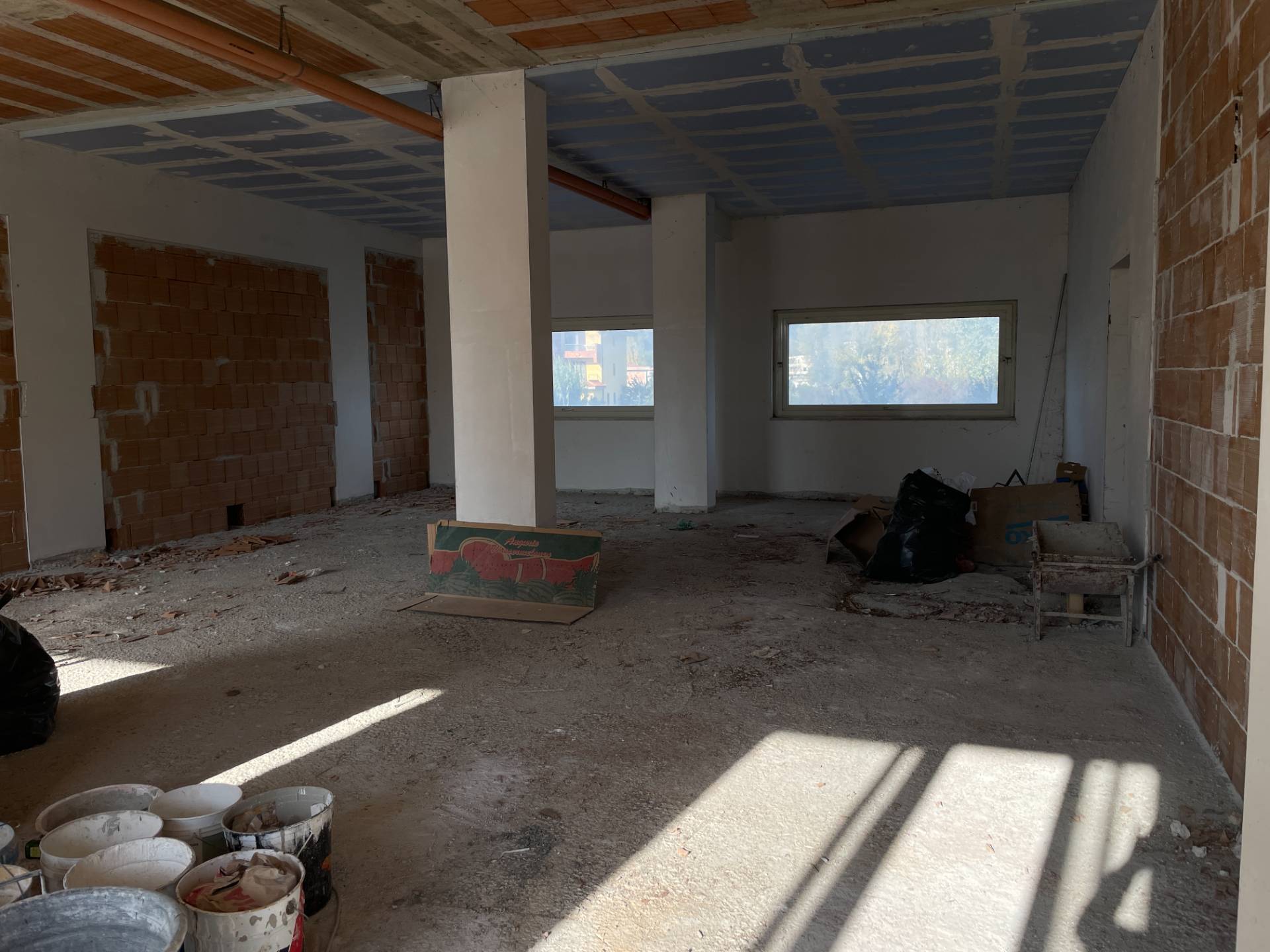 Locale commerciale in affitto a Telese Terme