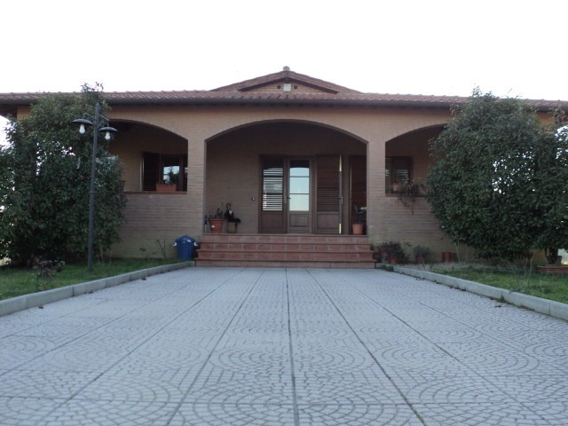 Villa con terrazzo in siena prima periferia, Siena