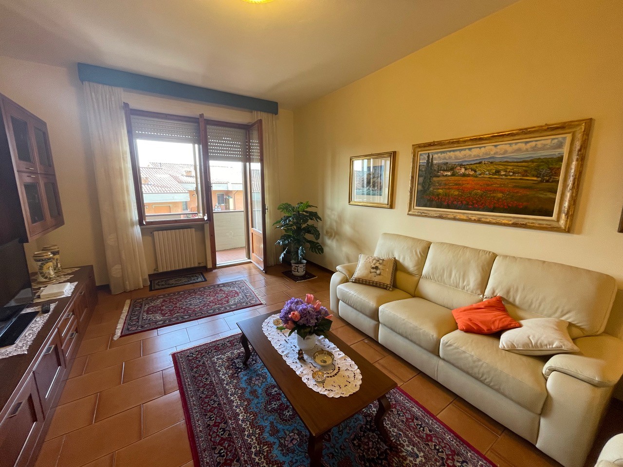 Appartamento con terrazzo in via delle regioni, Siena