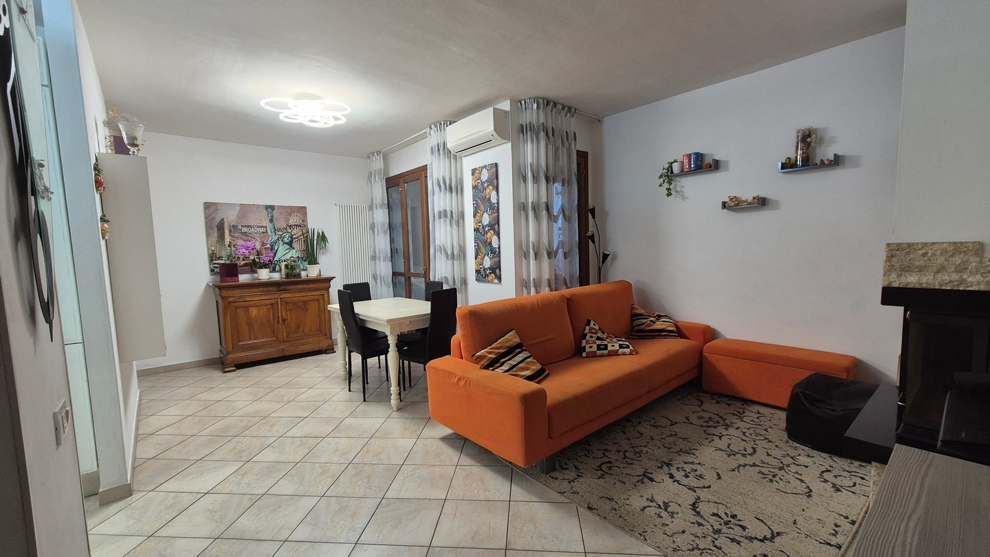 Appartamento con terrazzo in via del pozzo, Monteriggioni