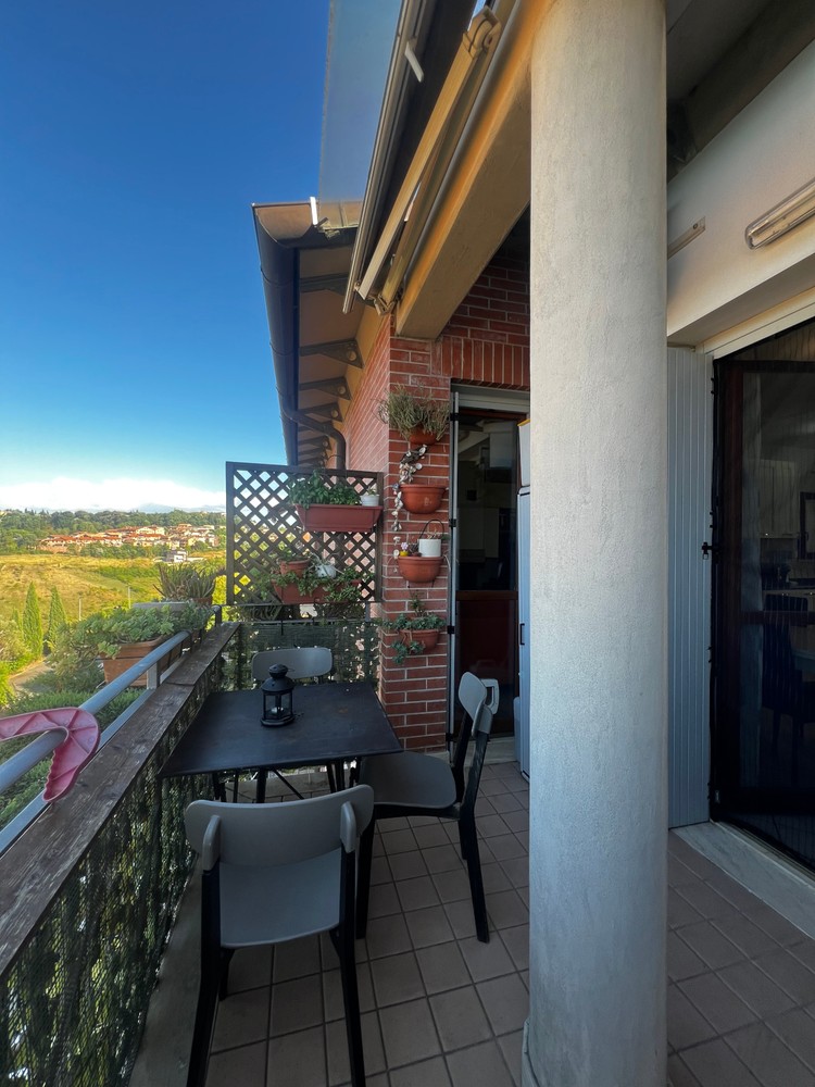 Appartamento con terrazzo in via del pozzo, Monteriggioni