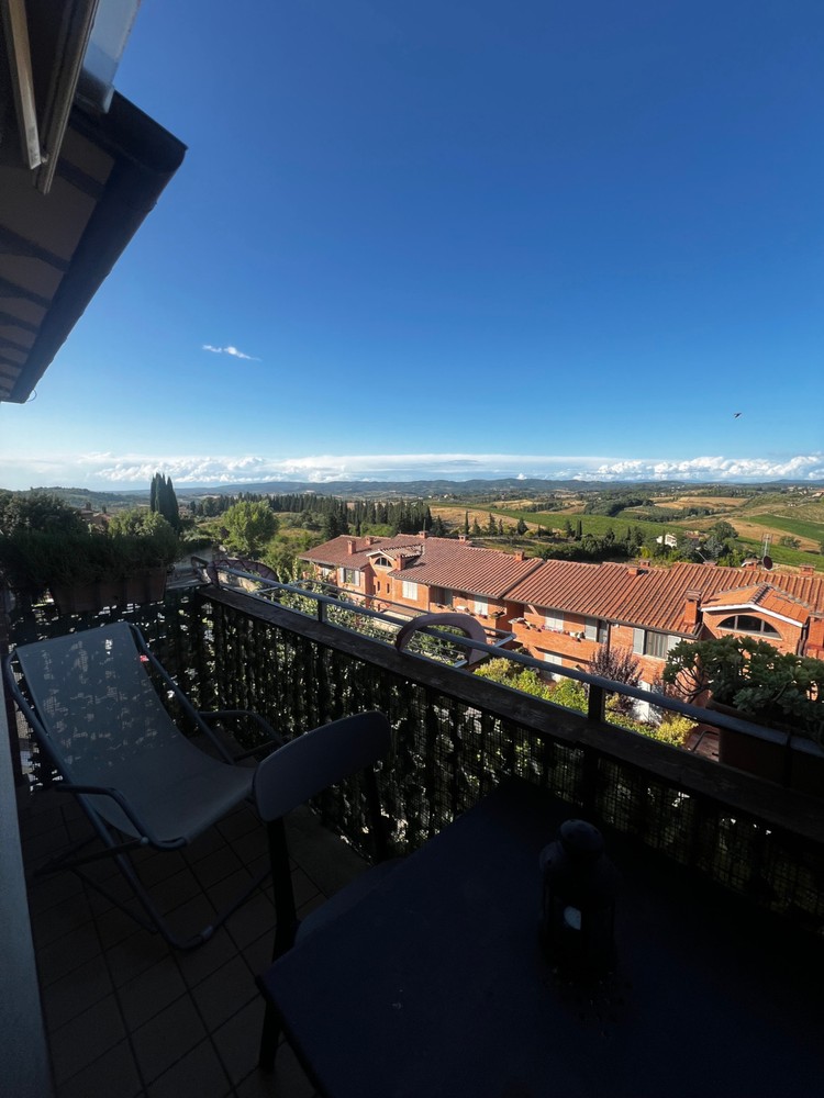 Appartamento con terrazzo in via del pozzo, Monteriggioni