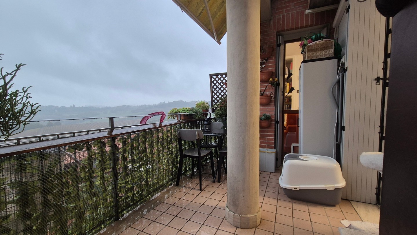 Appartamento con terrazzo in via del pozzo, Monteriggioni