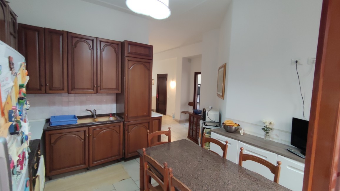 Appartamento con terrazzo in via caduti di vicobello, Siena