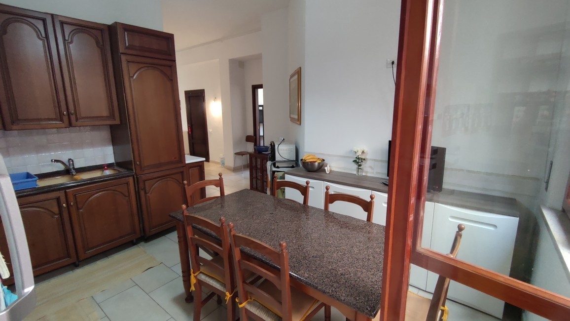 Appartamento con terrazzo in via caduti di vicobello, Siena