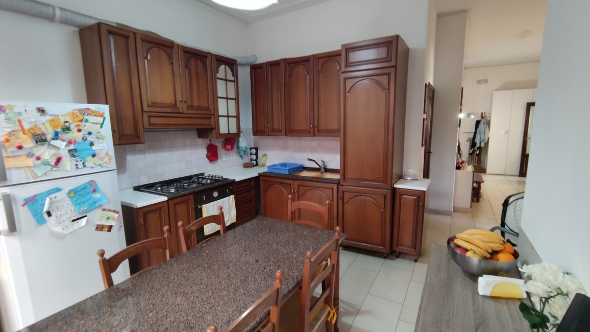 Appartamento con terrazzo in via caduti di vicobello, Siena