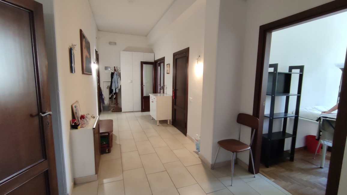 Appartamento con terrazzo in via caduti di vicobello, Siena