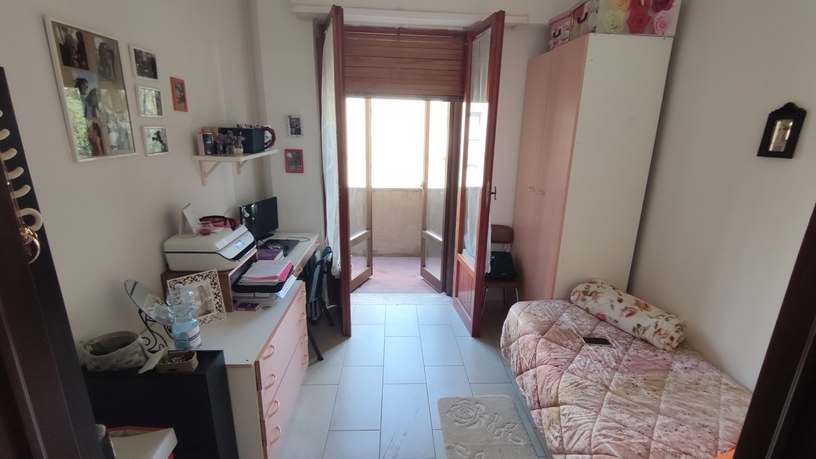 Appartamento con terrazzo in via caduti di vicobello, Siena