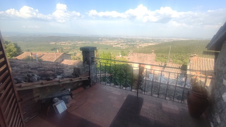 Appartamento con terrazzo in tegoia, Sovicille