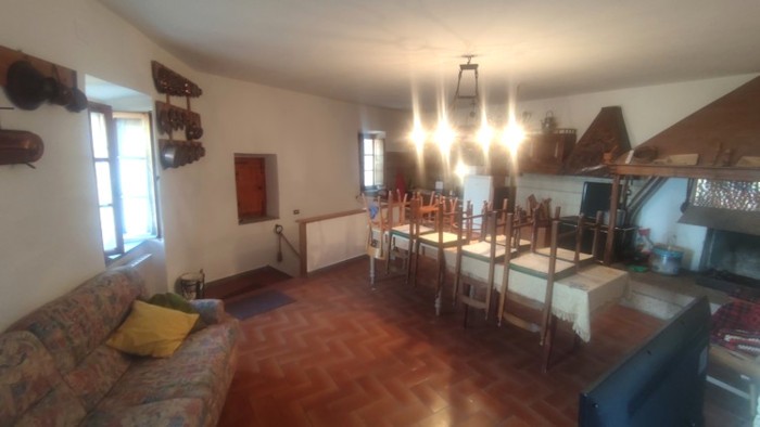 Appartamento con terrazzo in tegoia, Sovicille