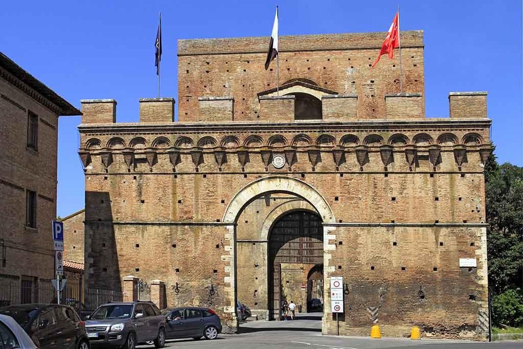 Posto auto coperto in vendita in via vivaldi, Siena