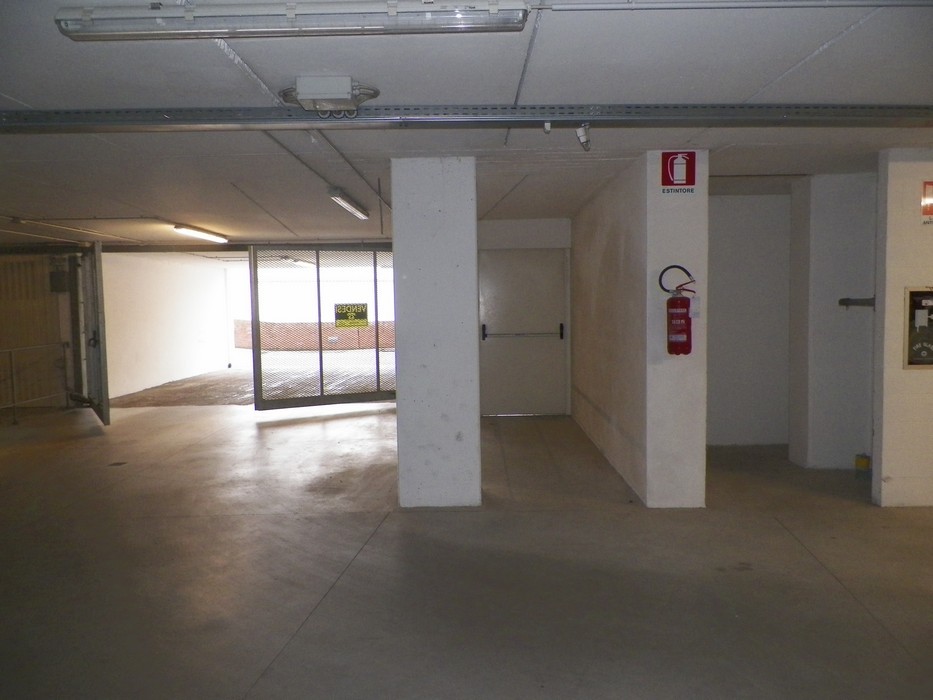 Posto auto coperto in vendita in via vivaldi, Siena