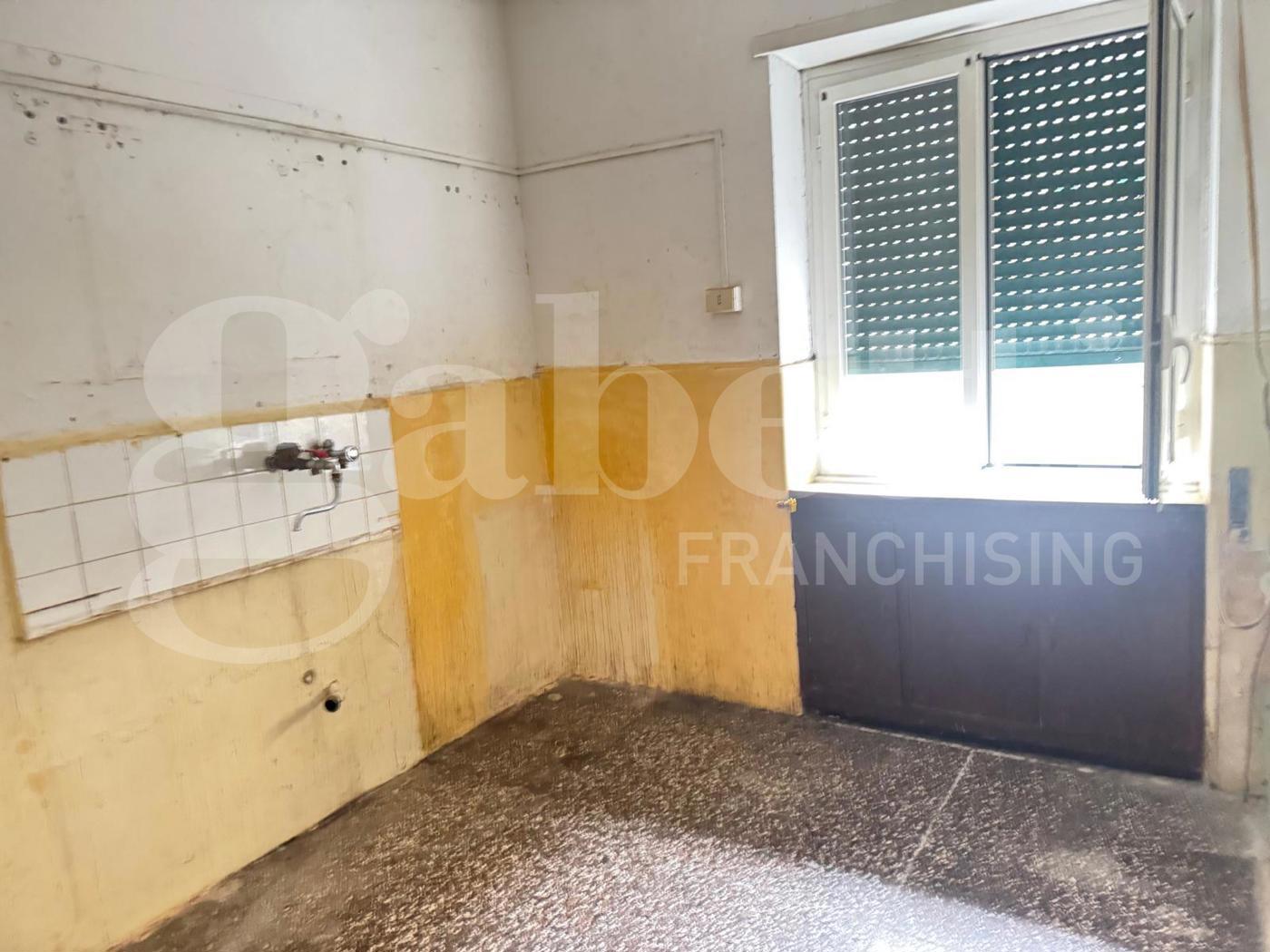 Monolocale da ristrutturare a Roma